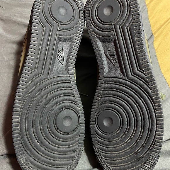 Nike Air Force 1 Medium Olive - Picture 6 of 7